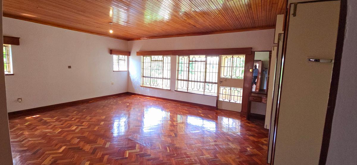 5 Bed House with En Suite at Mimosa Drive - 19