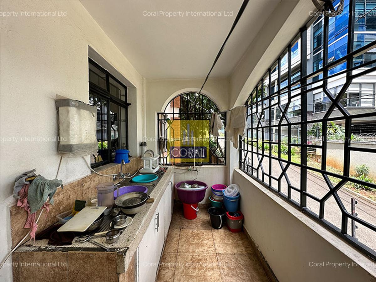 4 Bed Apartment in Riverside - 13