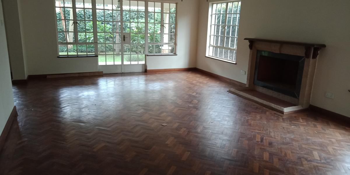 5 Bed Townhouse with En Suite in Lavington - 4