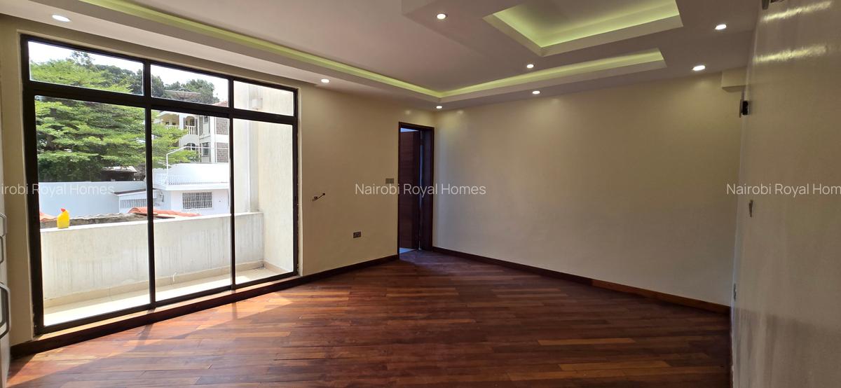 5 Bed Townhouse with En Suite at Lavington Green - 16