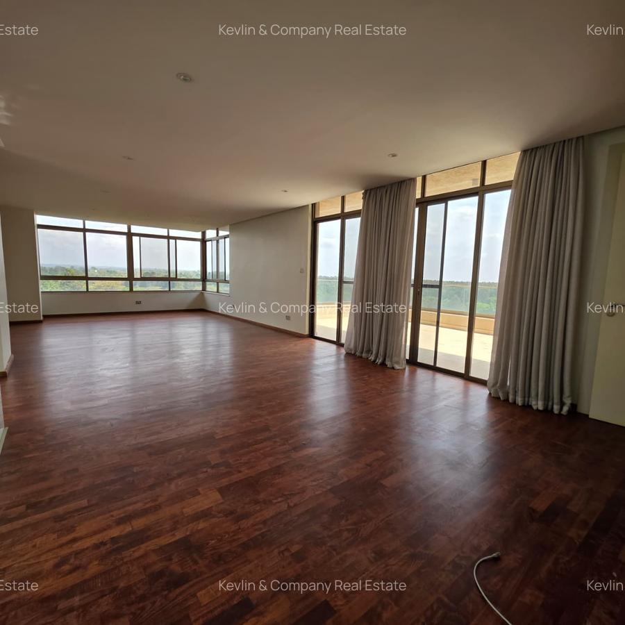 4 Bed Apartment with En Suite in Parklands - 12