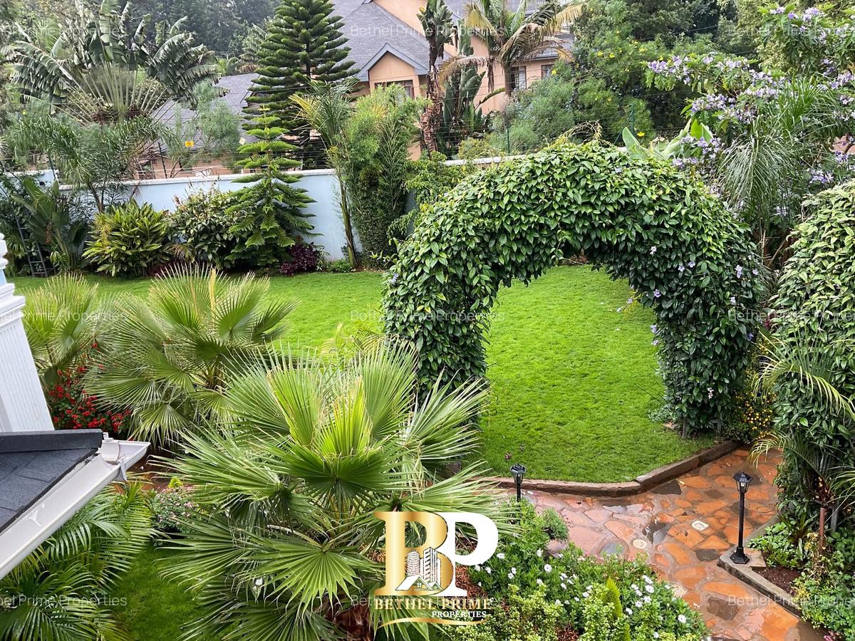 5 Bed Villa with Swimming Pool in Runda - 3