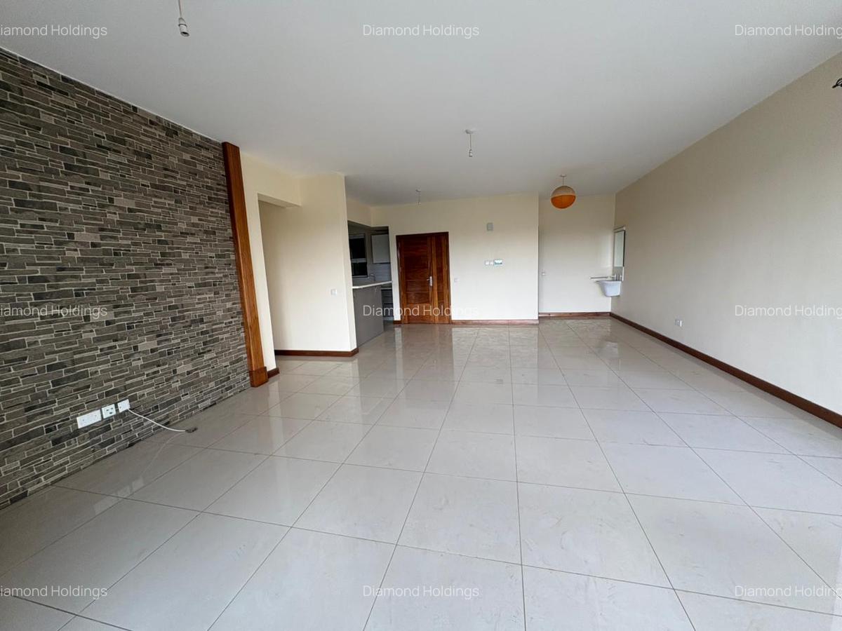 4 Bed Apartment with En Suite in Parklands - 2
