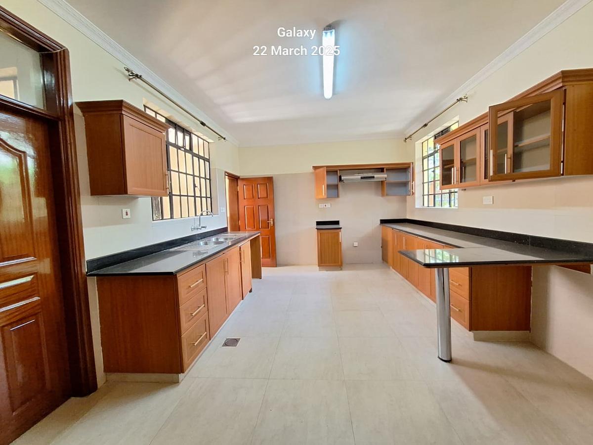 4 Bed Townhouse with En Suite at Lavington - 7