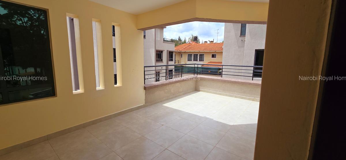 5 Bed Townhouse with En Suite at Lavington Road - 5