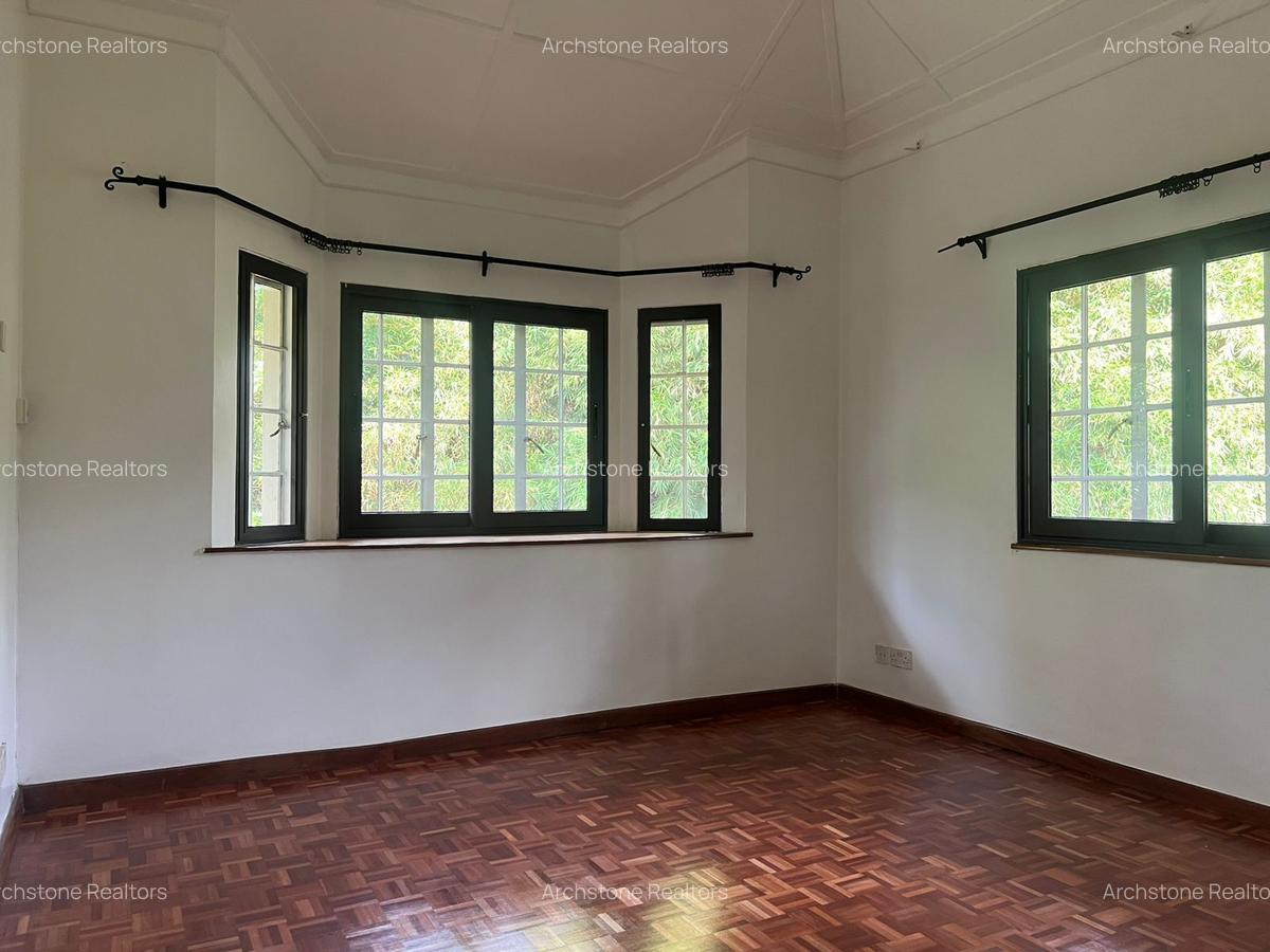 5 Bed Townhouse with En Suite in Rosslyn - 12