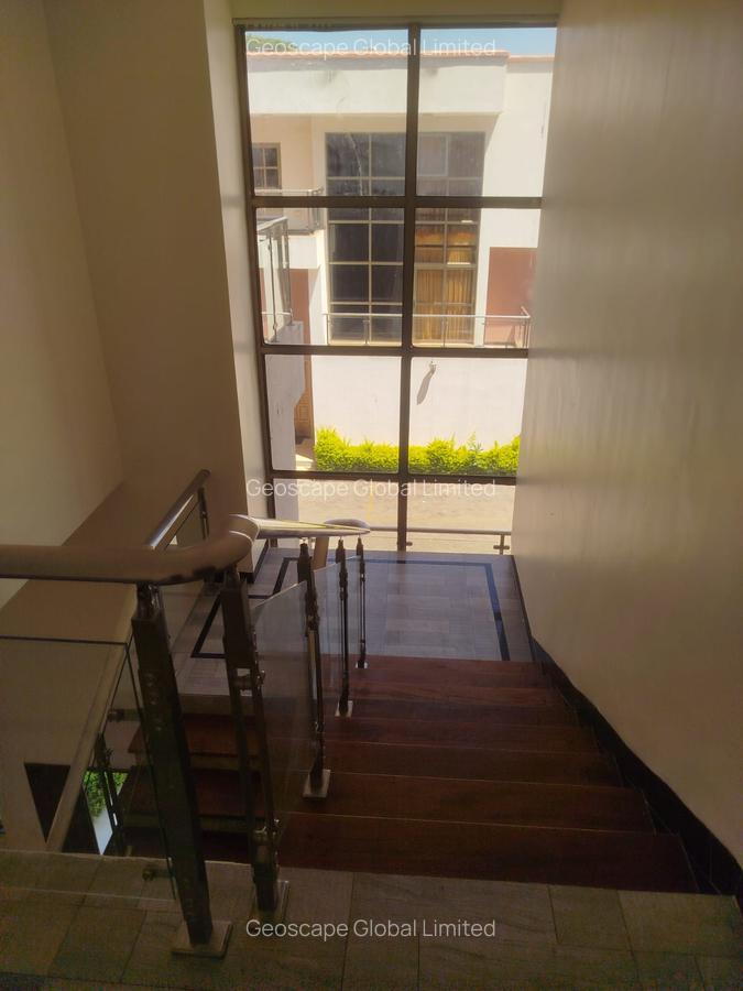 5 Bed Townhouse with En Suite in Lavington - 6