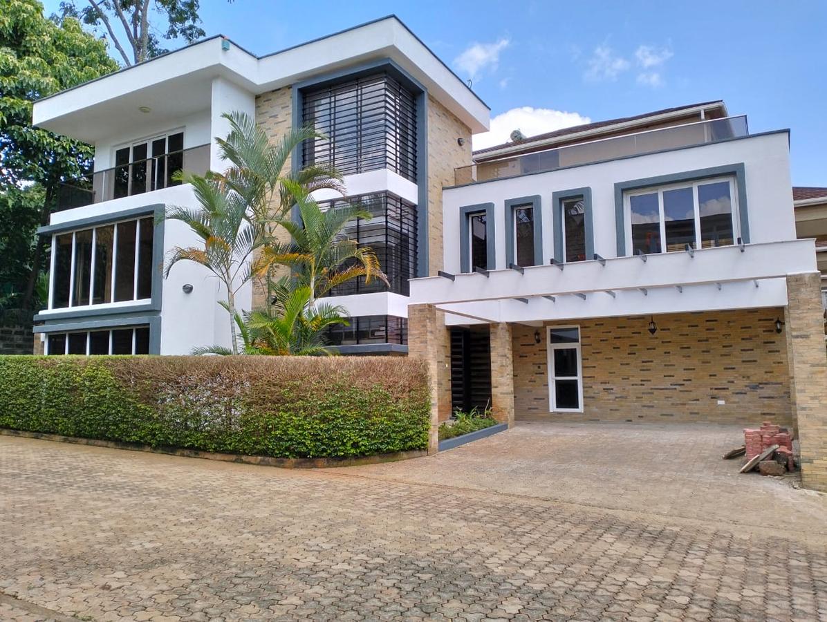 5 bed townhouse with en suite in lavington