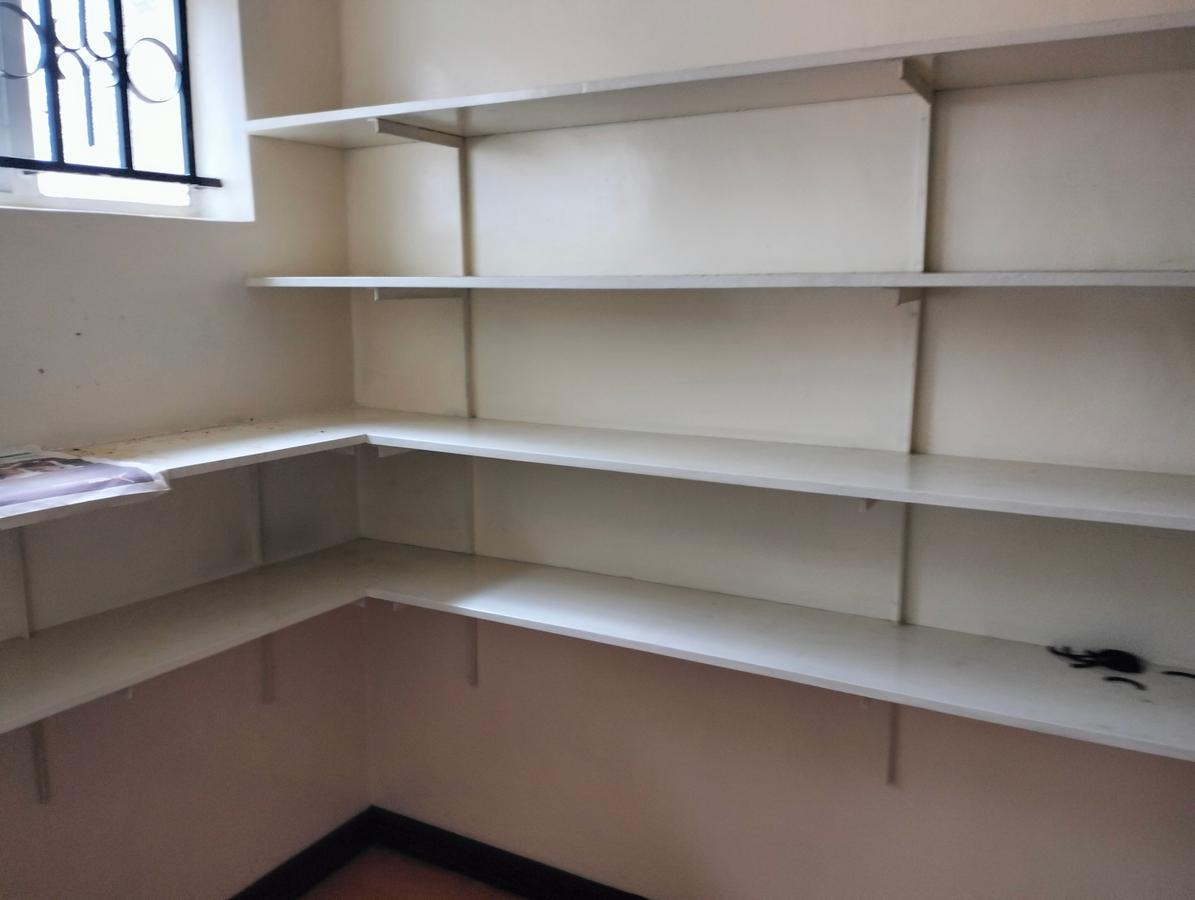 5 Bed Townhouse with En Suite in Lavington - 8