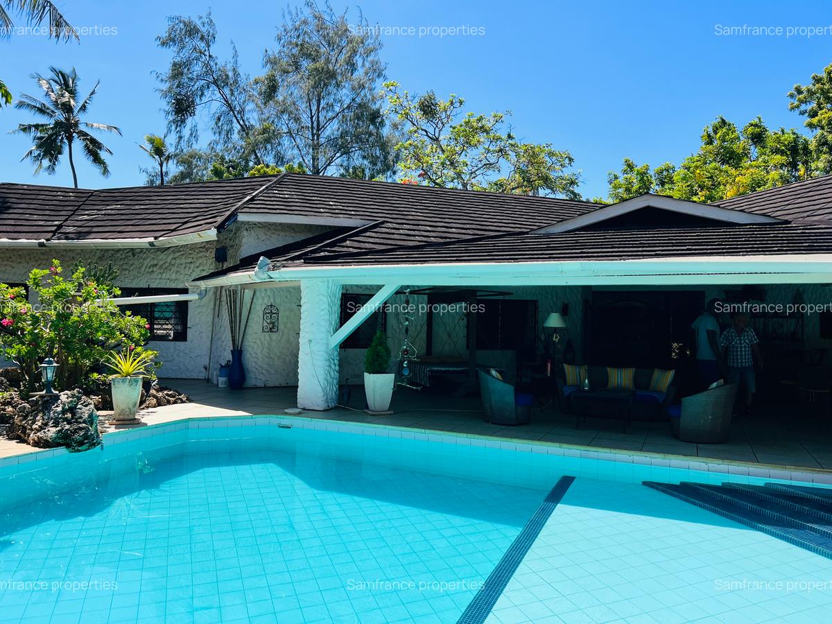 4 Bed Villa with En Suite at Mtwapa Lamarina - 2