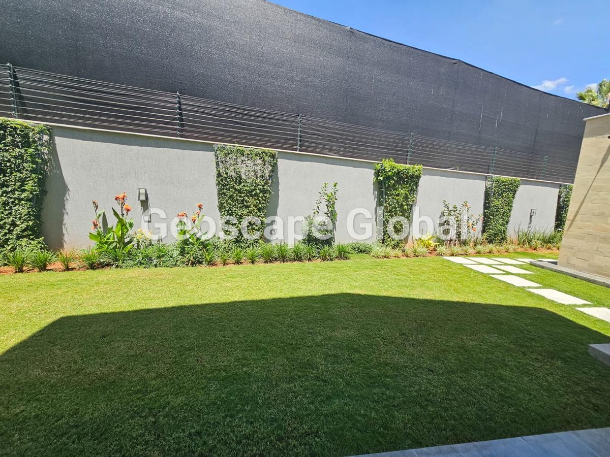 5 Bed House with En Suite in Runda - 15