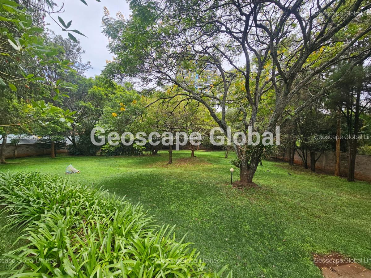 4 Bed House with En Suite in Lavington - 1