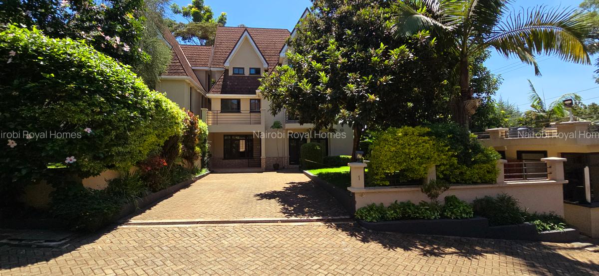 5 Bed Townhouse with En Suite at Lavington Green - 3