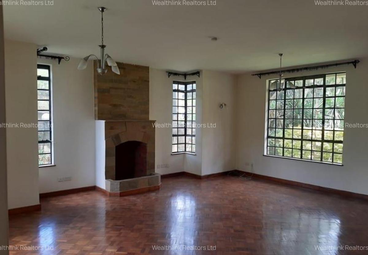 4 Bed Townhouse with En Suite at Lavington - 3