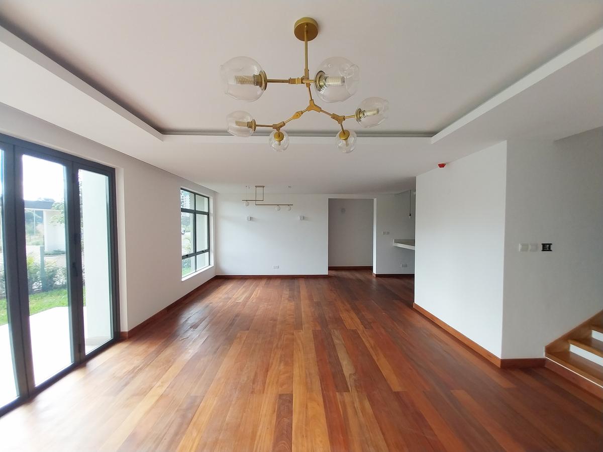 4 Bed Apartment with Swimming Pool in Rosslyn - 8