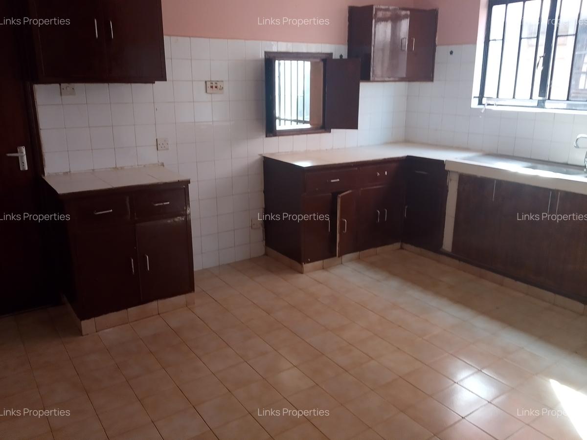 4 Bed Townhouse with En Suite at Mountain View - 13