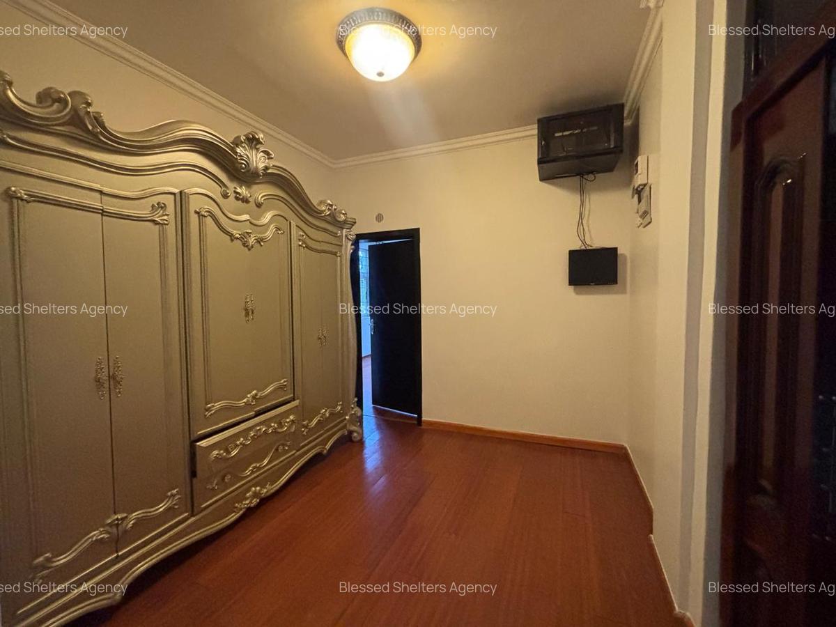 5 Bed Villa with En Suite in Ridgeways - 14