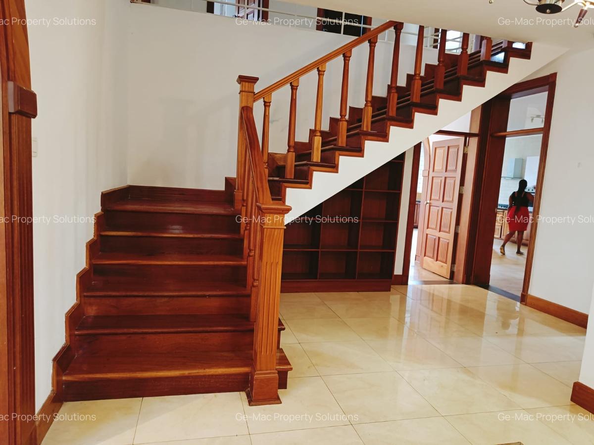 5 Bed House with En Suite in Rosslyn - 14