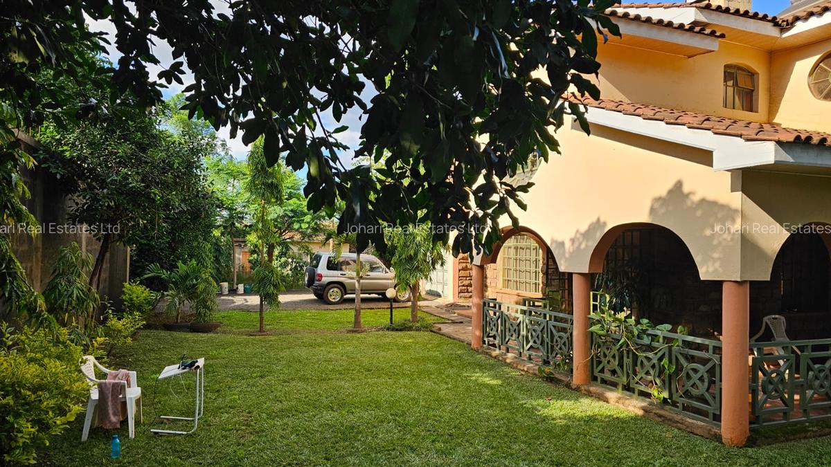 5 Bed House with En Suite in Membley - 17