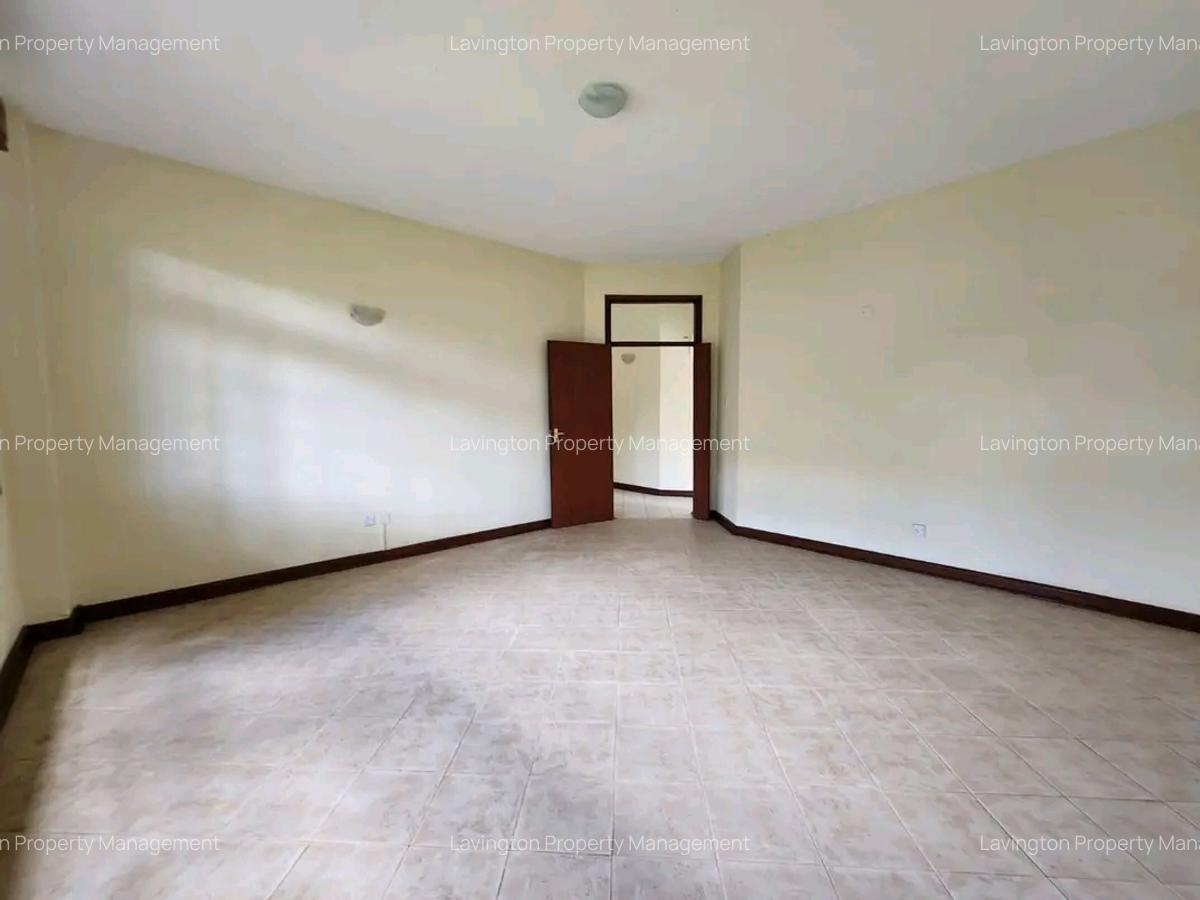 5 Bed House with En Suite at Lavington Green - 6