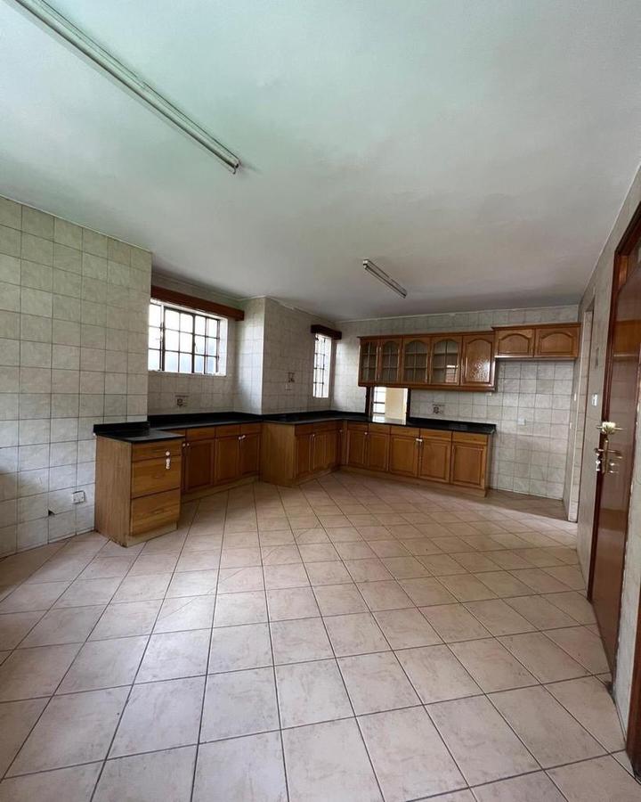 5 Bed Townhouse with En Suite in Lavington - 9