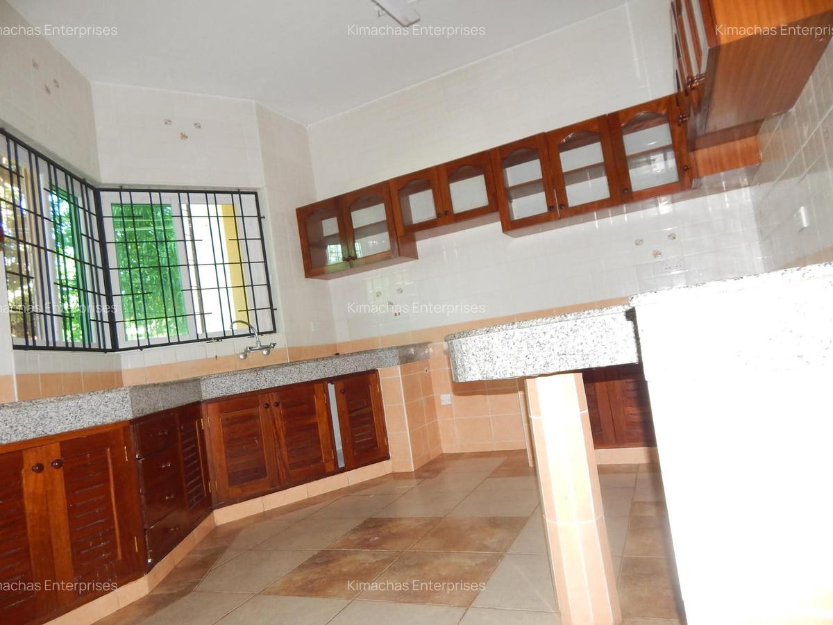 3 Bed Apartment with En Suite at Links - 4