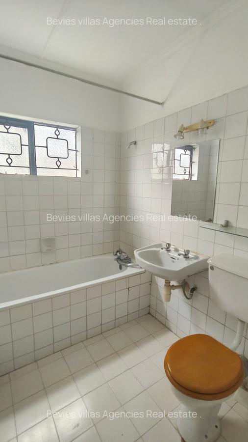 4 Bed House with En Suite at Lavington - 10