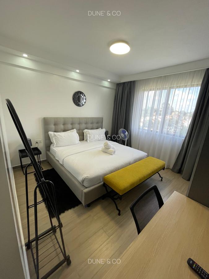 Serviced 2 Bed Apartment with En Suite in Riverside - 17