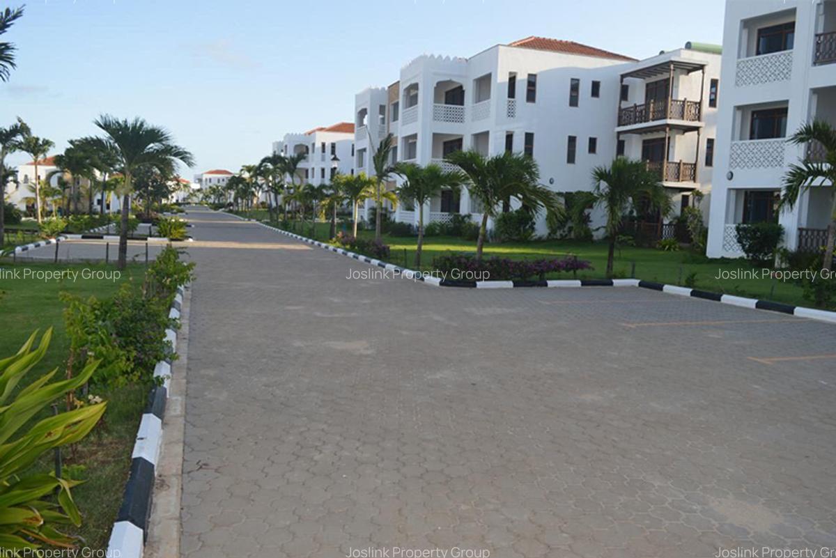 Serviced 3 Bed Apartment with Swimming Pool in Kikambala - 4
