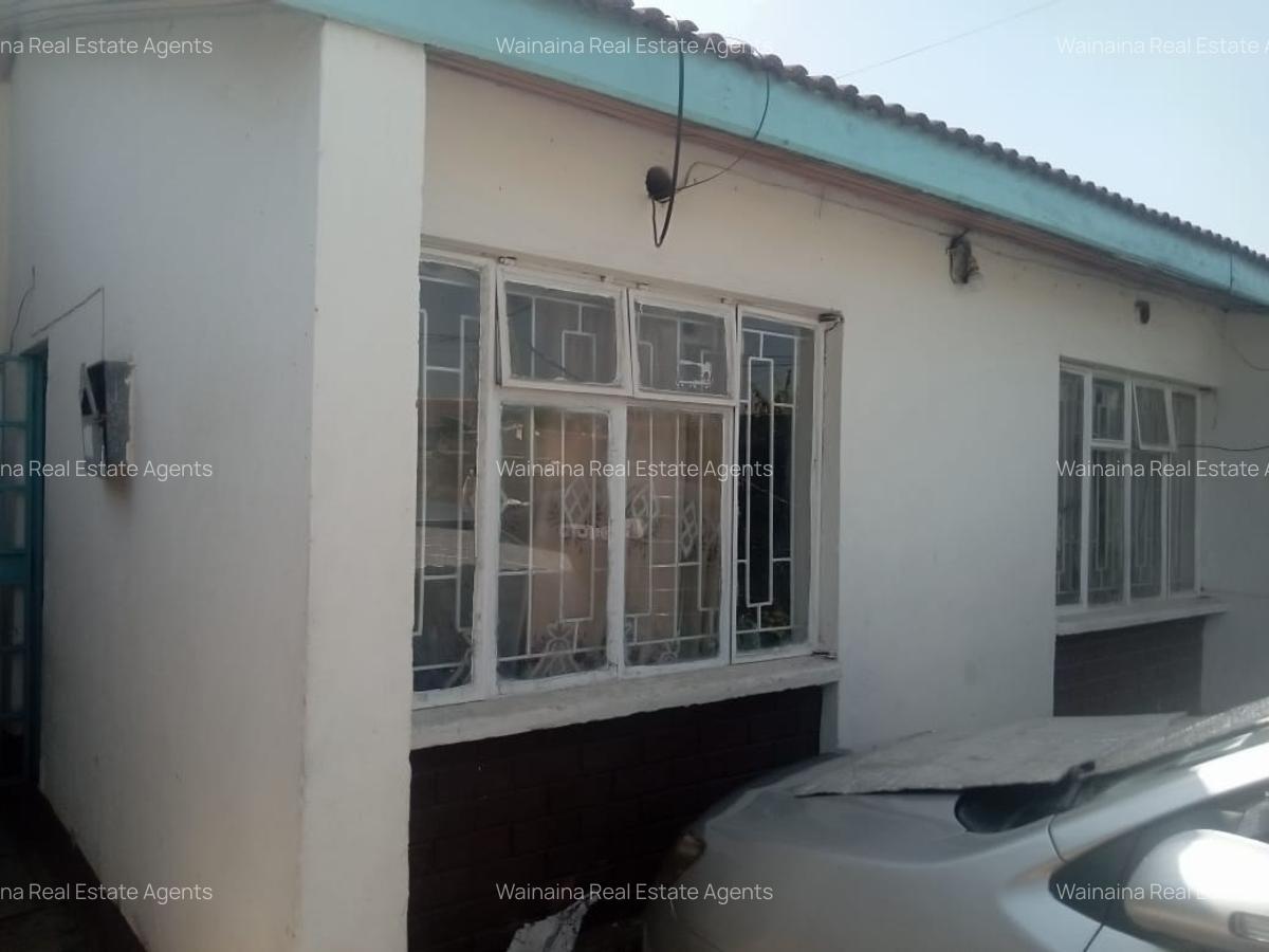 3 Bed House in Donholm - 3
