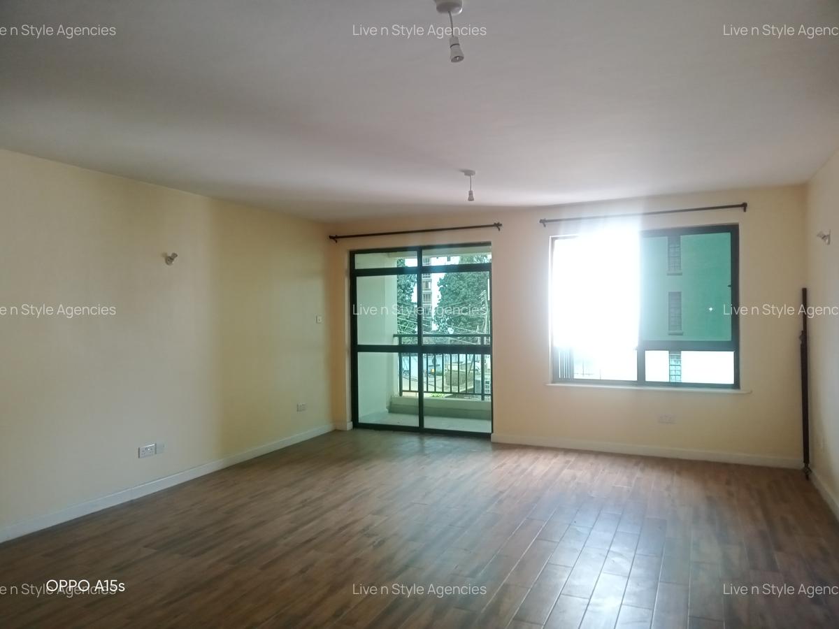 2 Bed Apartment with En Suite in Lavington - 6
