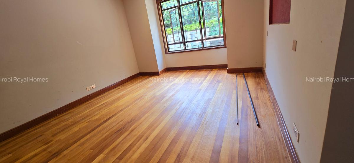 5 Bed Townhouse with En Suite at Lavington Green - 20