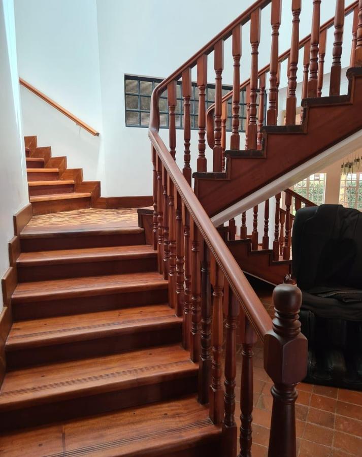 5 Bed House with En Suite in Runda - 4