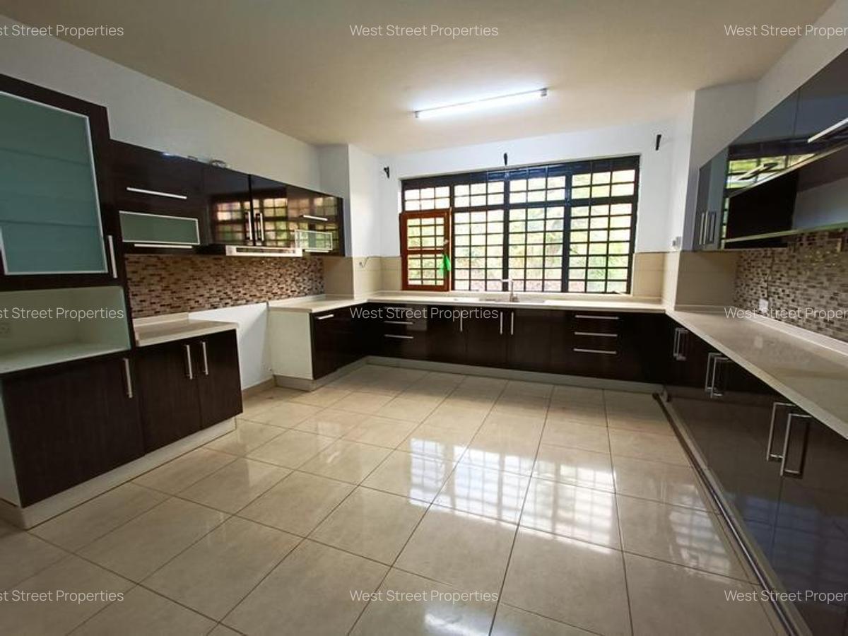 5 Bed Villa with En Suite at Runda - 1