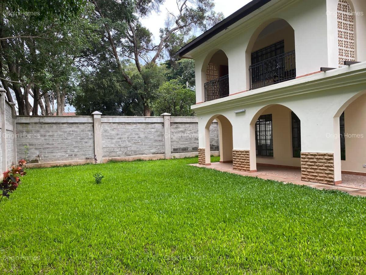4 Bed Townhouse with En Suite at Lavington - 3