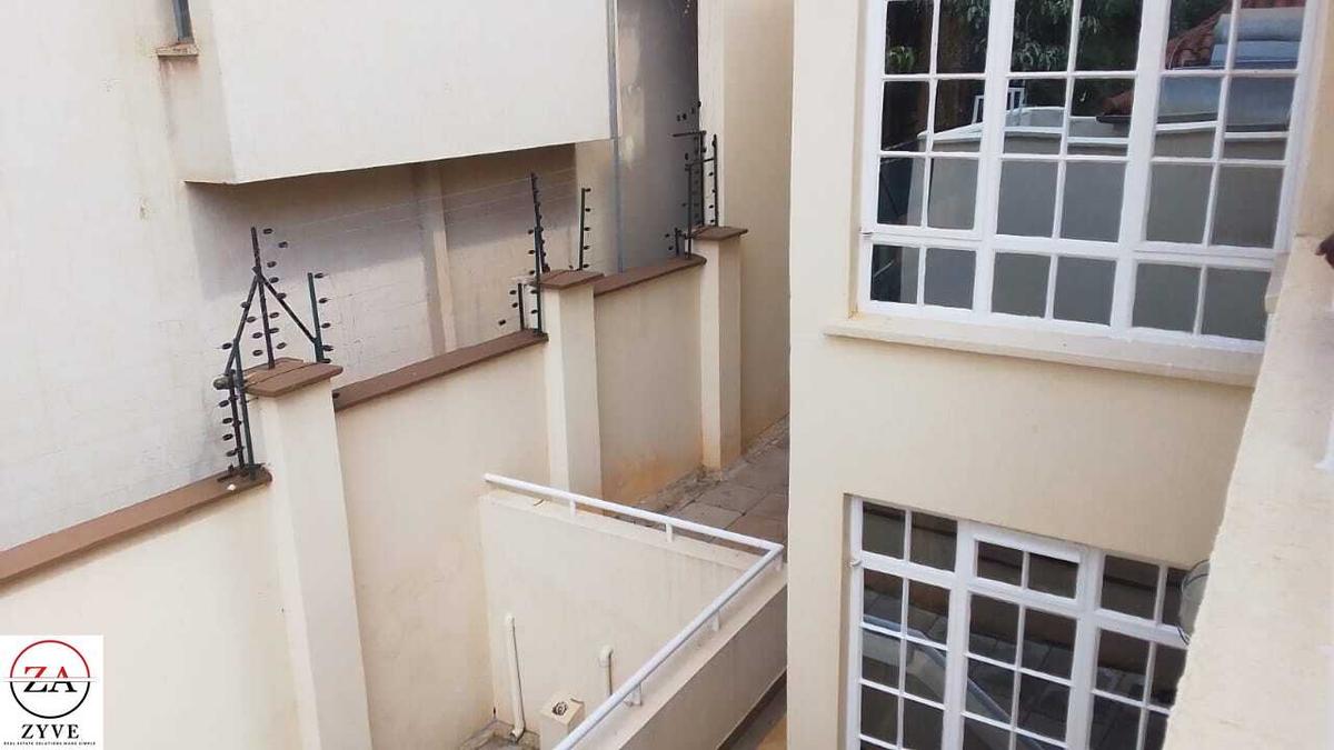 4 Bed Townhouse with En Suite at Spring Valley - 5