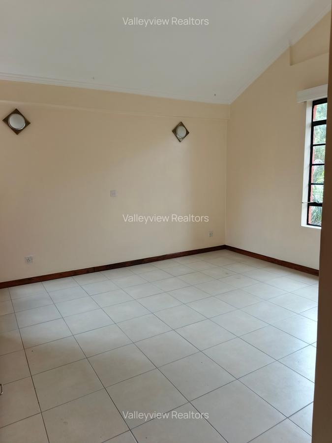 2 Bed House with En Suite at Lavington - 15