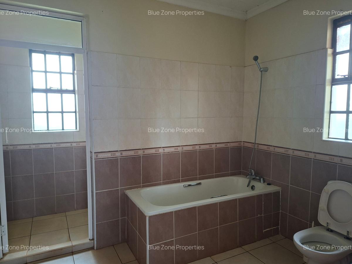 4 Bed Townhouse with En Suite at Off Glory Rd - 16