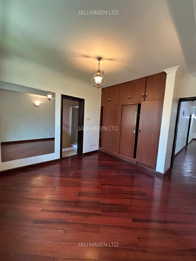 5 Bed Villa with En Suite in Lavington - 15