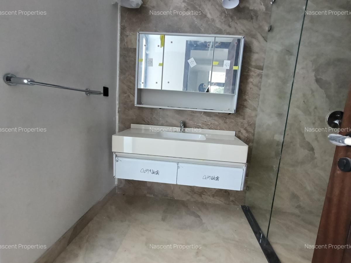 5 Bed House with En Suite in Nyari - 12