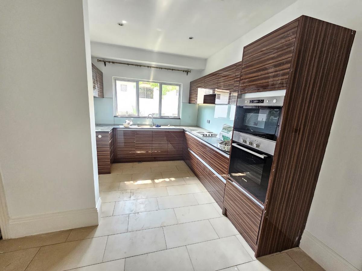 3 Bed Apartment with En Suite in Rhapta Road - 4