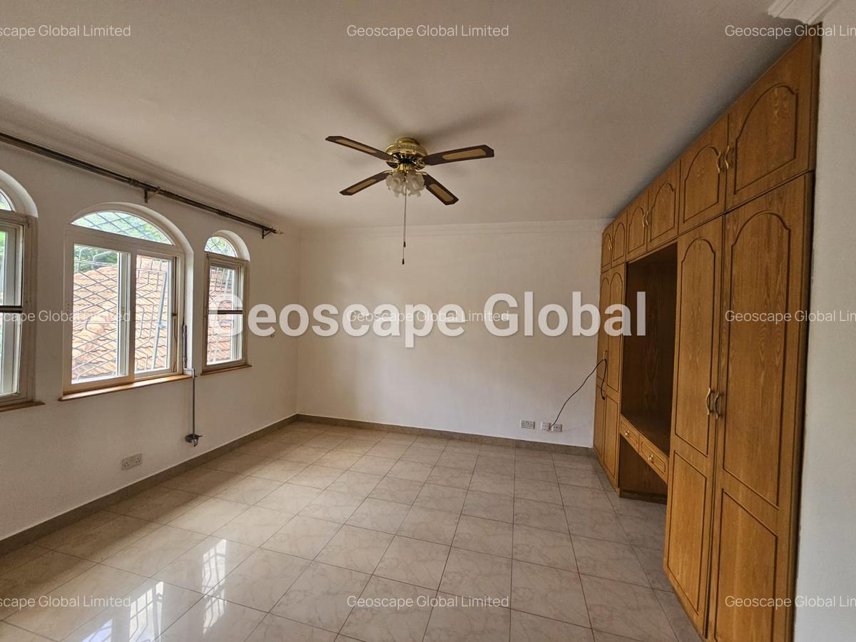 5 Bed House with En Suite in Runda - 6