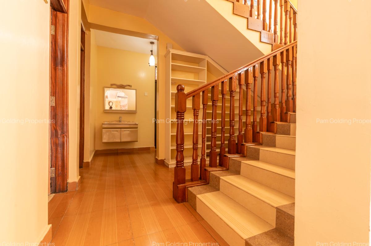 4 Bed House with En Suite at Safari Park - 9