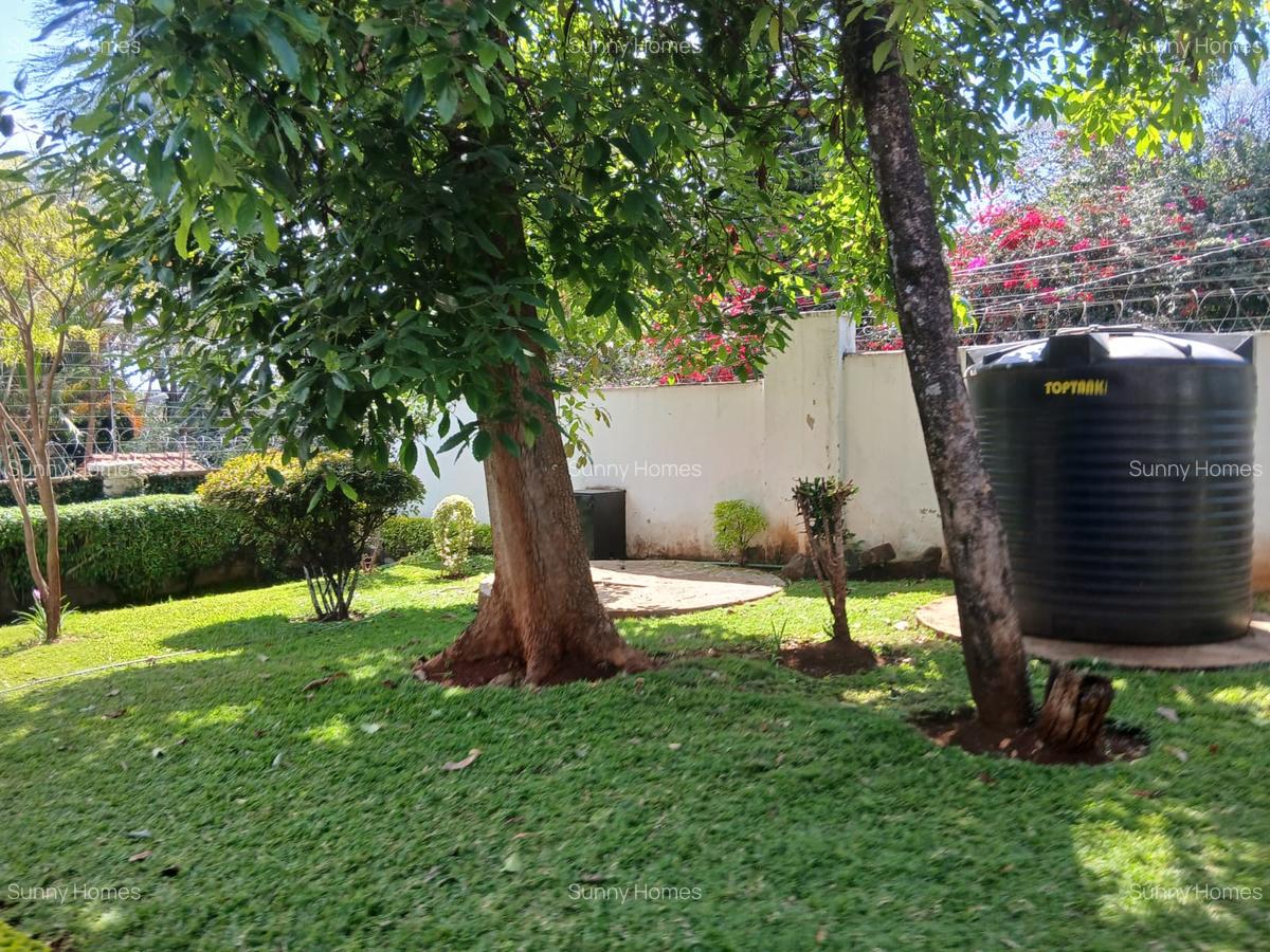 4 Bed Villa with En Suite at Rossylin Lone Tree - 12