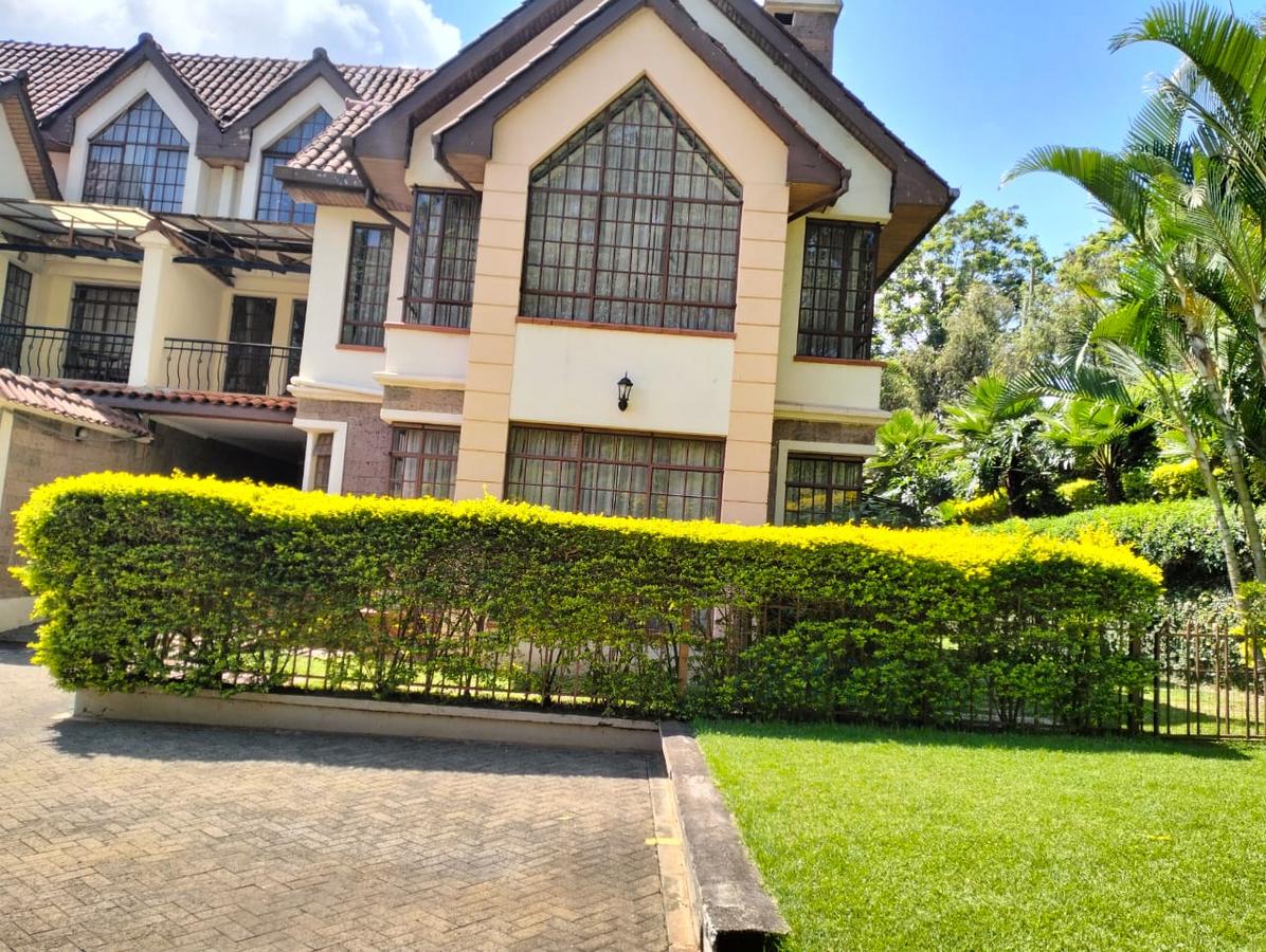 5 Bed Townhouse with En Suite at Lavington - 2