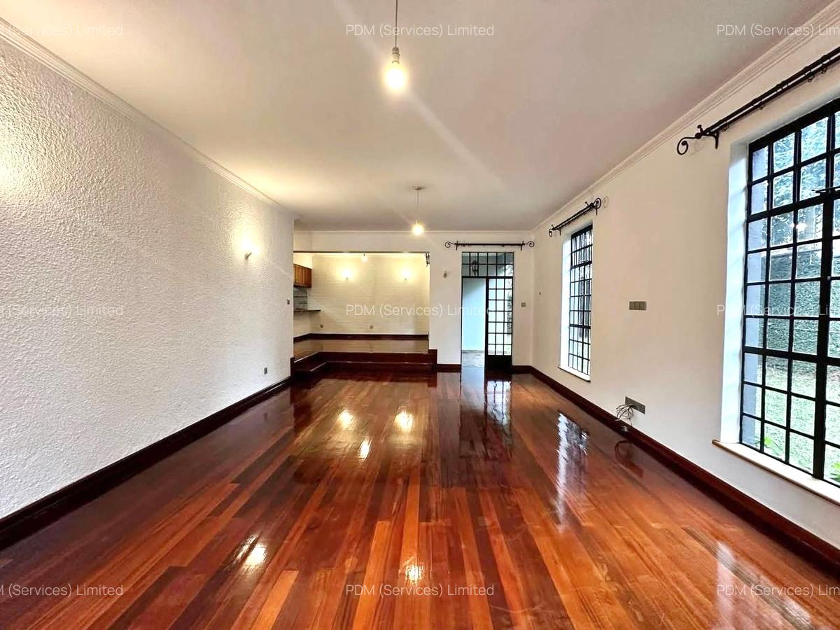 4 Bed Villa with En Suite in Spring Valley - 7