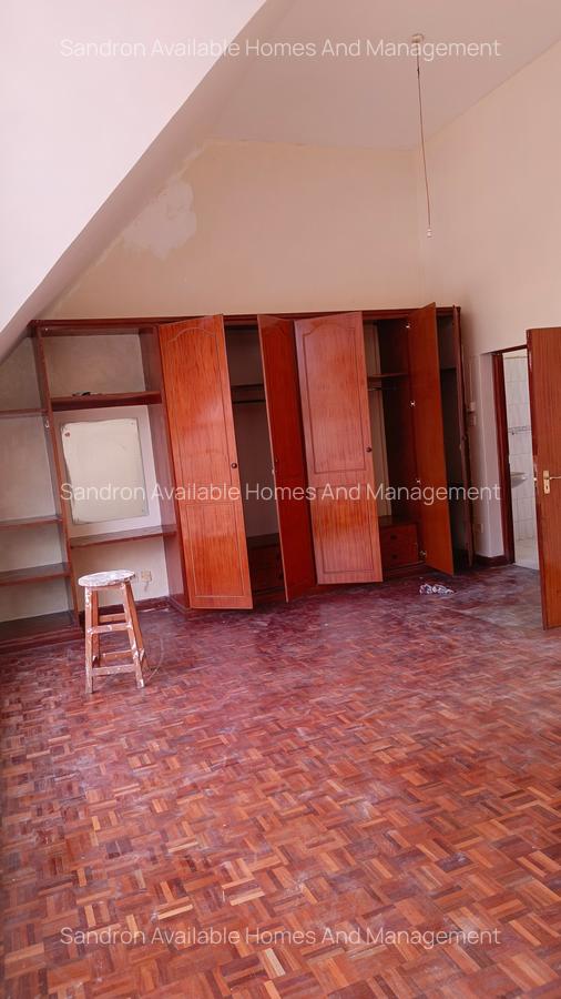 5 Bed Villa with En Suite in Brookside - 11