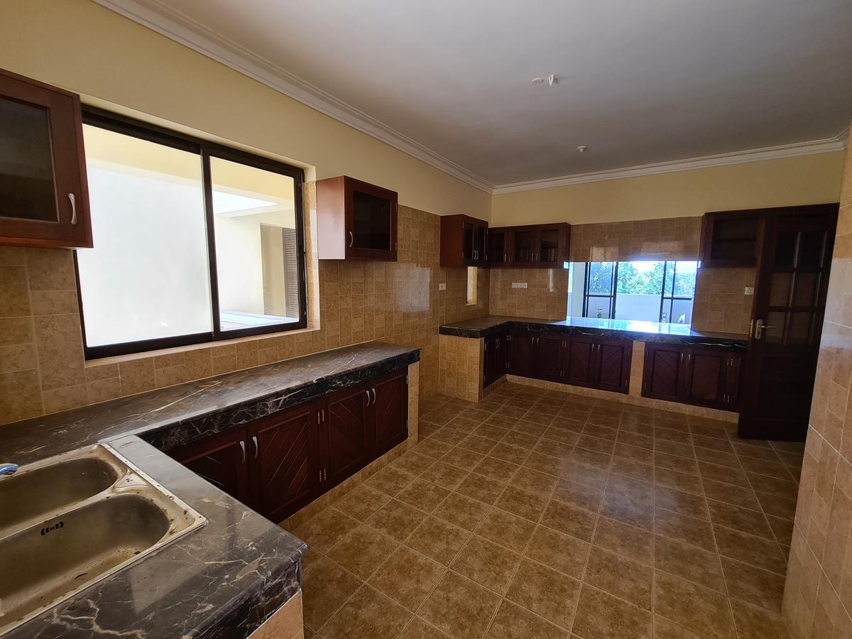 3 Bed Apartment with En Suite in Nyali Area - 12