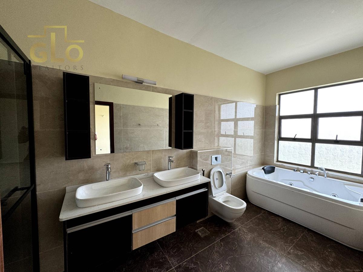 4 Bed Apartment with En Suite in General Mathenge - 17