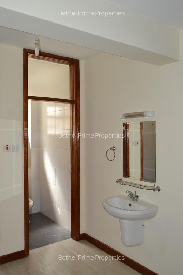 4 Bed Apartment with En Suite in Parklands - 5
